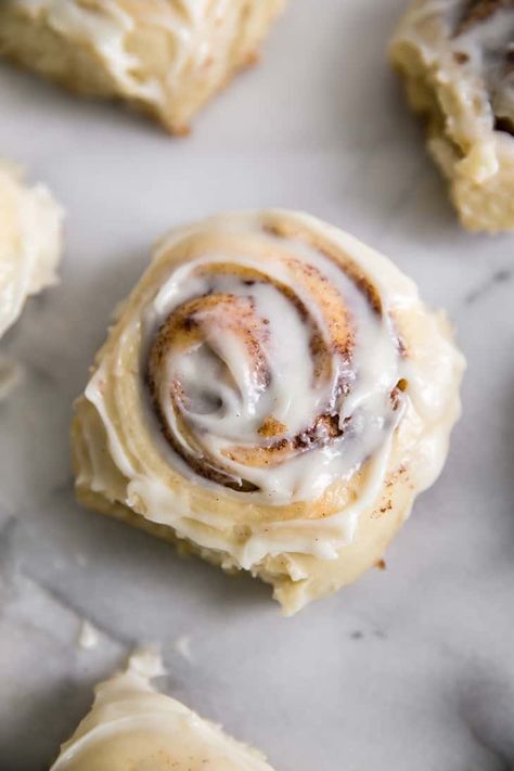 Vegan Cinammon Rolls Recipes, Cinammon Rolls Recipes, Fluffy Vegan Cinnamon Rolls, Plant Meals, Mspi Recipes, Vegan Pastry, Fit Mitten Kitchen, Allergy Recipes, Vegan Pastries