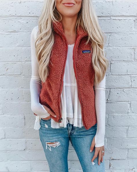 Melissa Cole on Instagram: “Didn’t know I was vest kinda girl but I love it paired with this feminine long sleeve tee👌🏻 this vest comes in a bunch of colors and runs a…” Sleeveless Faux Fur Vest For Fall, Fall Sleeveless Outerwear With Faux Fur Trim, Sleeveless Fall Outerwear With Faux Fur Lining, Sleeveless Outerwear With Faux Fur Trim For Fall, Sleeveless Outerwear With Faux Fur Lining For Fall, Mama Fashion, White Long Sleeve Tshirt, Black Pinterest, Jessie James Decker