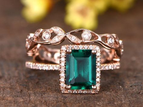 Emerald Engagement Ring Set, Beautiful Baubles, Emerald Rings, Ring Styles, Engagement Wedding Ring Sets, Emerald Engagement, Rose Gold Engagement, Shiny Things, Emerald Engagement Ring