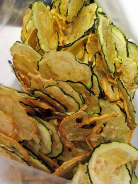 Crunchy Tasty Zucchini Chips Dehydrated Zucchini, Dehydrated Zucchini Chips, Dehydrated Foods, Dehydrated Vegetables, Veggie Chips, Zucchini Chips, Pepper Salt, Dehydrated Food, Garden Recipes