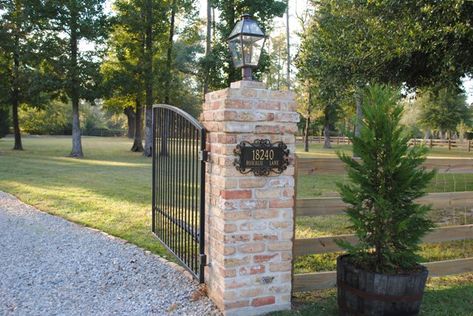 Brick Wall Gate Entrance, Brick Gate Columns, Gate Column Design Entrance, Brick Gate Pillars, Brick Gate Entrance, Brick Driveway Entrance, Brick Pillars Driveway Entrance, Brick Columns Driveway, House Entrance Gate