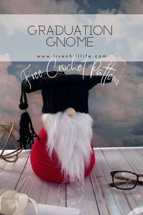 Crochet Graduation Gnome Free Pattern, Crocheted Graduation Gifts, Graduation Crochet Ideas, Graduation Colors, Graduation Gnome, Chill Life, Crochet Gnomes, Crochet Gnome, Gifts Crochet