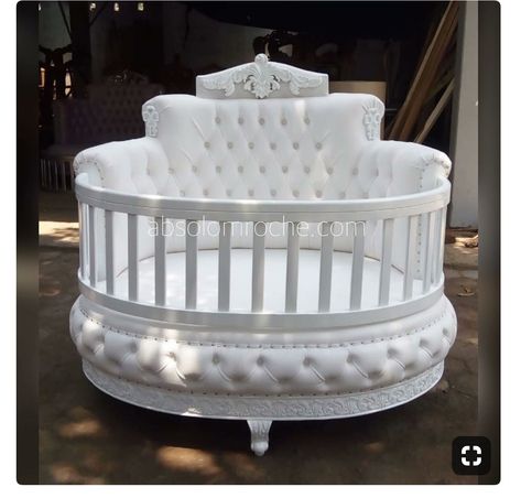 Round baby 👶🏽 crib Round Baby Cribs, Baby Crib Designs, Baby Crib Diy, طفلة حديثة الولادة, Crib Design, Diy Crib, Diy Baby Furniture, Girl Nursery Room, Nursery Crib