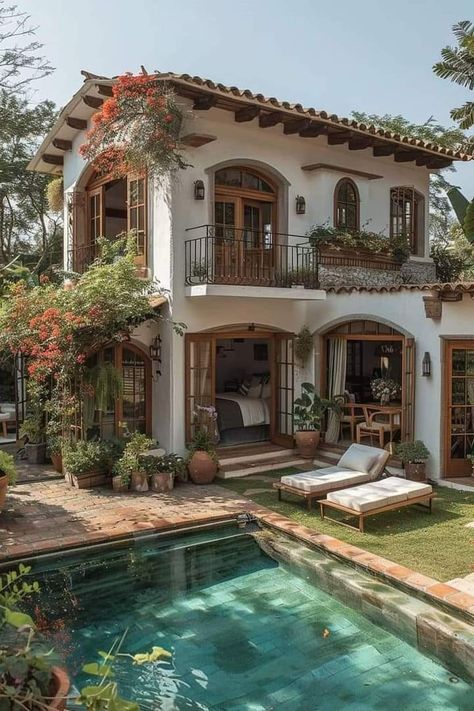 Spanish Villa Style Homes, Mediterran House, Mediterranean Spanish Style Homes, Spanish Home Exteriors, Spanish Villa Home, Spanish Mediterranean Homes, Hacienda Homes, Taman Air, Hacienda Style Homes