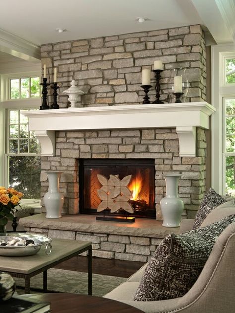 Fireplace Stone Fireplace Designs, Design Camino, Traditional Design Living Room, Fireplace Remodel, Home Fireplace, Fireplace Makeover, Traditional Living, Traditional Living Room, Design Del Prodotto