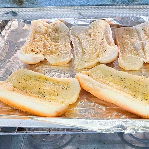 Hot Dog Buns Garlic Bread, Garlic Bread Hot Dog Buns, Hot Dog Garlic Bread, Hot Dog Buns Leftover, Chicken Patty Parmesan Recipe, Garlic Bread In Oven, Leftover Hot Dog Buns, Hot Dog Buns Recipe, Bun Recipes