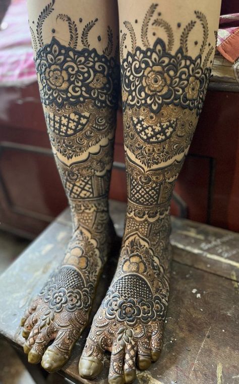 Leg Mehandi, Latest Mehndi Designs Wedding, Leg Mehendi Design, Simple Henna Designs Hand, Leg Mehndi, New Bridal Mehndi Designs, Mehndi Designs Bridal Hands, Legs Mehndi Design, Latest Henna Designs