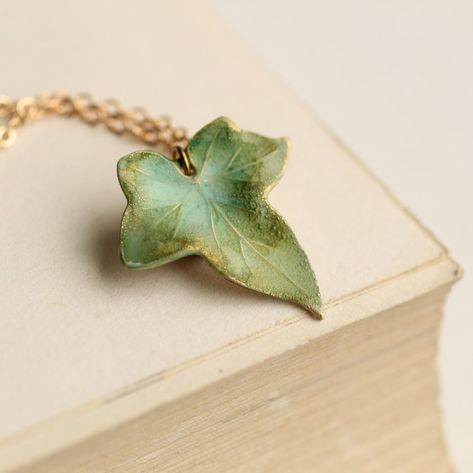 Olive Green Leaf Necklace Green Ivy Leaf Pendant Nouveau - Etsy Ivy Necklace, Beautiful Leaves, Silk Purse, Green Ivy, Hand Painted Gifts, Round Locket, Ivy Leaf, Photo Engraving, Necklace Green