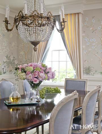 Dining Room With Chandelier, French Country Dining Room Table, Room With Chandelier, French Country Dining Room, Traditional Dining Rooms, Decoration Shabby, Country Dining Rooms, French Country Dining, English Country Decor