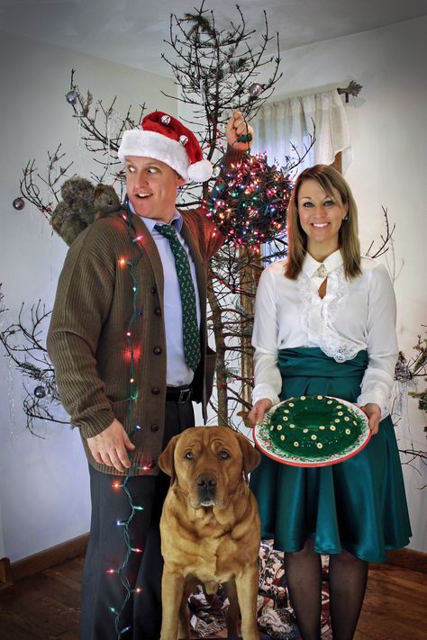 Christmas Vacation Cards Photo Ideas, Griswold Family Christmas Pictures, Griswold Christmas Costumes, National Lampoons Christmas Photoshoot, Griswold Family Christmas Costumes, Christmas Vacation Family Photos, Griswold Halloween Costume, Clark And Ellen Griswold Costume, National Lampoon Christmas Party Costumes