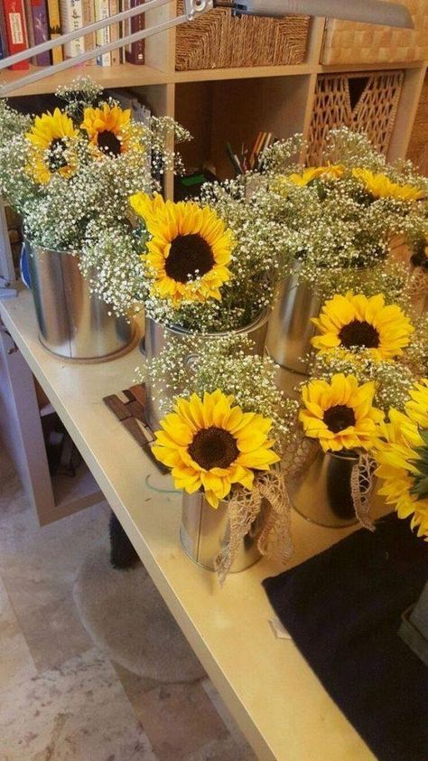 Diy Sunflower Wedding, Cheap Wedding Table Centerpieces, Wedding Centerpieces Diy Rustic, Unique Rustic Wedding, Diy Sunflower, Sunflower Wedding Decorations, Fun Wedding Decor, Wedding Motifs, Modern Wedding Decor