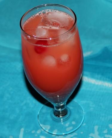 Bahama Mama ( Non Alcoholic Punch ) Nice to find a non alcoholic drink pinned :) Virgin Bahama Mama, Alcoholic Punch Recipes, Non Alcoholic Punch, Virgin Drinks, Alcoholic Punch, Punch Drinks, Bahama Mama, Punch Recipe, Alcoholic Drink