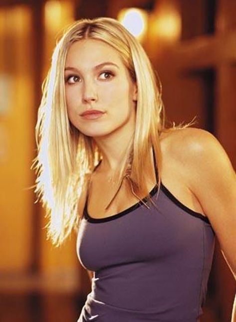 Sarah Carter Hannah Simone, Sarah Carter, Sarah Michelle Gellar, Hottest Celebrities, Celebrities Female, Pretty Woman, Superman, Womens Hairstyles, Toronto