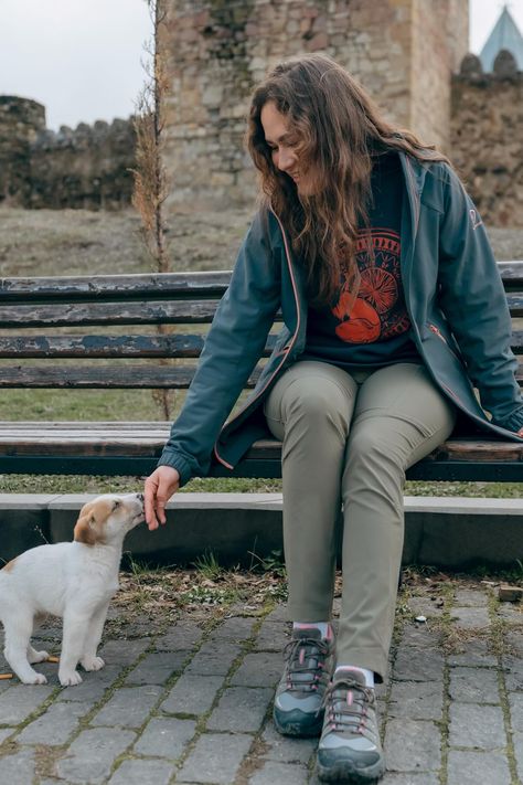 A woman sitting on a bench gently touches noses with a small puppy in front of an old stone wall. Trendy Travel Outfits, Camper Renovation Ideas, Stylish Travel Outfit, Camper Renovations, Camping Meal, Best Camping Meals, Cozy Camping, Kitchen Setup, Travel Aesthetics