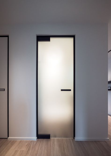 Modern Bathroom Door, Frosted Door, Glass Bathroom Door, Bathroom Door Design, Pintu Interior, Bathroom Glass Door, Flush Door Design, Restroom Design, Frosted Glass Door