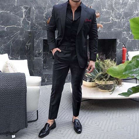 Black Suit Summer Wedding, Black Groomsmen Suits, Terno Slim Fit, Beach Wedding Suits, Summer Wedding Suits, All Black Suit, Prom Suits For Men, Black Outfit Men, Stylish Mens Suits