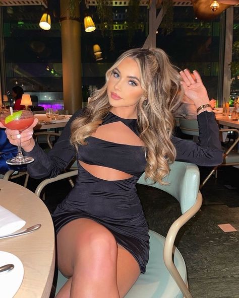 Instagram influencer Niamh Middleton posing for insta photo at a restaurant wearing a black satin dress Posing For Instagram, Cute Two Piece Outfits, Emma Heming, Poses For Instagram, Poses For Pictures Instagram, Restaurant Pictures, Nightclub Aesthetic, Graduation Poses, Restaurant Photos