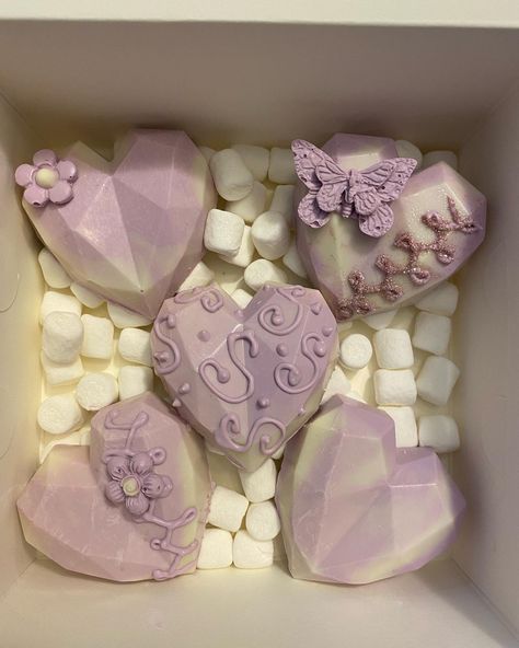 Smash Heart Cake, Geometric Heart Cake, Smash Heart, Heart Cake Pops, Heart Desserts, Geometric Cake, Flower Birthday Party, Heart Cakes, Heart Shaped Cakes