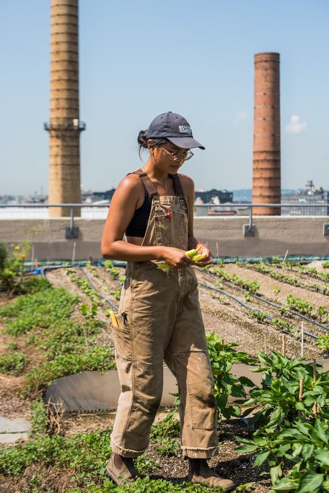 Minimalista Sikk, Farm Clothes, Gardening Outfit, Granola Girl, Bib Overalls, Modieuze Outfits, Dungarees, Outfits Casuales, Birkenstock