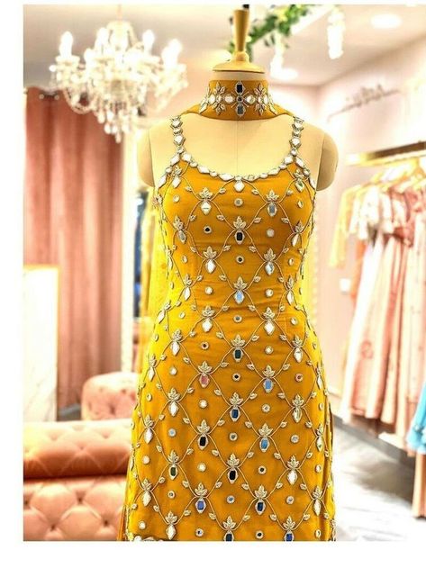 Mirror Work Suits Design, Sharara Ideas, Mirror Work Suits, Outfits Recreation, Mirror Work Suit, Mirror Work Kurti Design, Pakistani Design, Mirror Work Kurti, Kajol Saree