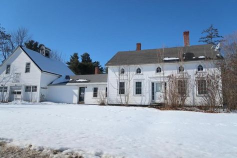 Under $75K Thursday ~c.1860 Maine Farmhouse For Sale on 1 Rural Acre Under $70K - Old Houses Under $50K Maine Farmhouse, England Farmhouse, Historic Homes For Sale, New England Farmhouse, Pool Halls, Old Houses For Sale, Fish Bowl, Abandoned Houses, Historic Homes