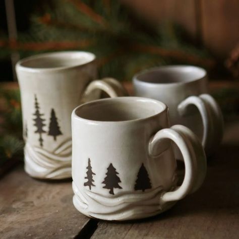 Winter Mugs Ceramic, Ceramic Ideas For Beginners, Christmas Pottery Mugs, Christmas Ceramic Mug, Ceramics Mug Ideas, Winter Ceramics, Christmas Pottery Ideas, Pottery Mugs Handmade, Winter Pottery