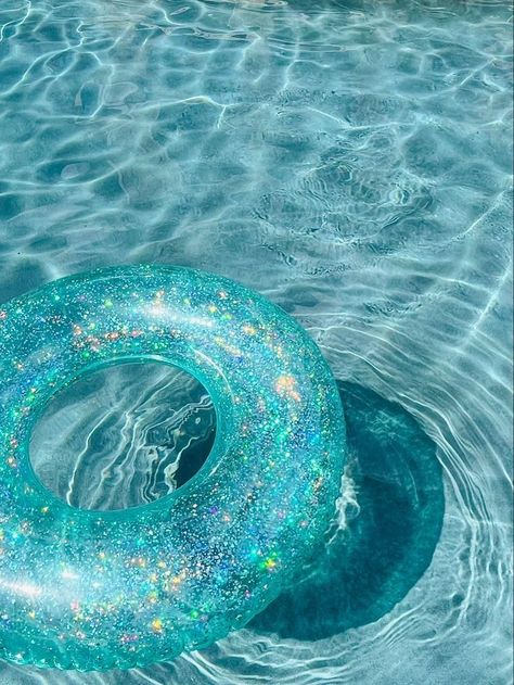 Beach Floats Ocean, Beach Nostalgia Aesthetic, Blue Pool Party Decorations, Vibrant Beach Aesthetic, Aesthetic Pool Floats, Pool Floaties Aesthetic, Blue Pool Aesthetic, Pool Floats Aesthetic, Pool Summer Aesthetic