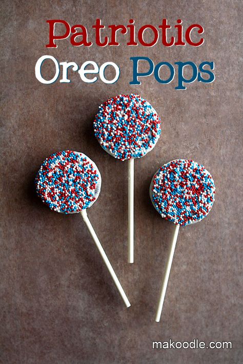 Fourth of July Patriotic Oreo Pops.  Great dessert, snack, or treat idea for the 4th of July.  #treats  #fourthofjuly Oreo Cake Pops, Memorial Day Foods, Bbq Desserts, Patriotic Food, Patriotic Desserts, 4th Of July Desserts, Dessert Party, Fourth Of July Food, Oreo Pops