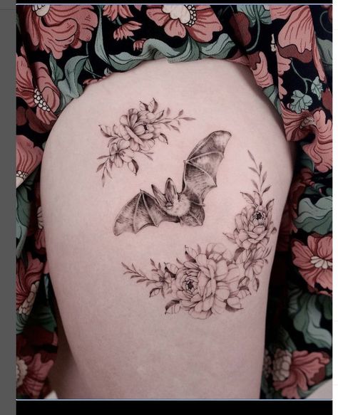 Geometric Line Tattoo, Bat Flower, Goth Tattoo, Bat Tattoo, Wicked Tattoos, Парные Тату, Beautiful Tattoo, Flowers Tattoo, Cute Bat