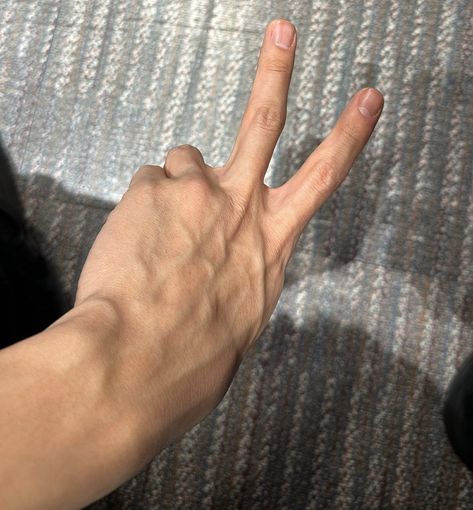 Wooyoung Veins, Wooyoung Hands, Ateez Hands, Wooyoung Details, In Meme, Wooyoung Ateez, Grunge Boy, Jeong Yun-ho, Woo Young