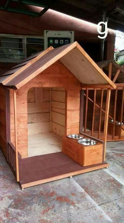 Double Dog House Outdoor, Wooden Dog House Outdoor, Homemade Dog Houses Outside, Double Dog House, Outside Dog Houses, Backyard Dog Area, Wood Playhouse, Dog Backyard, Small Dog House