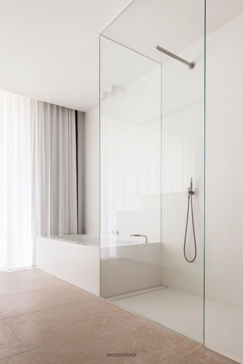 White Marble Bathrooms, Minimalistic Interior, Interior Minimalista, Bathroom Tub, Bad Design, Minimalism Interior, Minimalist Bathroom, Shower Door, Glass Shower