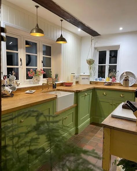 Farrow and Ball Yeabridge Green 287 kitchen cabinets Yeabridge Green Farrow And Ball Kitchen, Yeabridge Green, Green Kitchen Cupboards, Farrow And Ball Kitchen, Green Paint Colors, Farrow And Ball, Kitchen Floor Tile, Kitchen Cabinet Colors, Kitchen Units