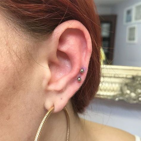 Double Auricle Piercing, Ear Piercings Video, Auricle Piercing, Ear Piercing Ideas, Ear Piercings Cartilage, Image Ideas, Piercing Ideas, Ear Piercing, 10 Picture