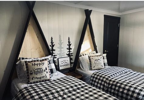 North Woods Decor Ideas, Woodland Guest Bedroom, Outdoor Theme Bedroom For Adults, Adirondack Bedroom Ideas, Mountain Cabin Bedroom Decor, Cabin Theme Decor, Up North Decorating Ideas, North Woods Decor, Mountain Vacation Home Decor