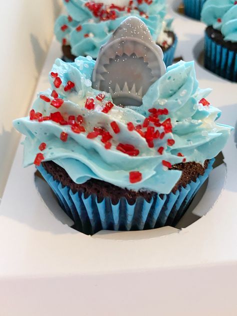 Jaws Cupcakes, Shark Snacks, Shark Cookies, Birthday Inspo, Sharks, Yummy Treats, Cupcake, Snacks, Baking