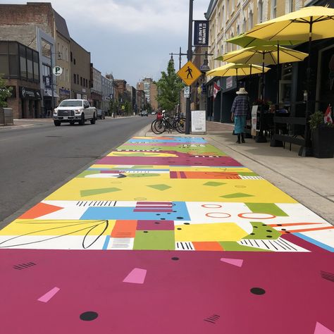 Parklets Ideas Public Spaces, Urban Plaza, Urban Places, Asphalt Art, Tactical Urbanism, Pavement Art, Installation Street Art, Paving Design, Pedestrian Walkway