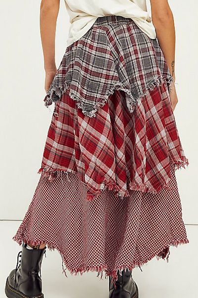 boho | grunge | casual | plaid maxi skirt | vintage style | fall fashion ... Plaid Maxi Skirt, Maxi Skirt Vintage, Maxi Denim Skirt, Arte Punk, Free People Maxi, Boho Grunge, Hacks Clothes, Denim Maxi, Boho Chic Outfits