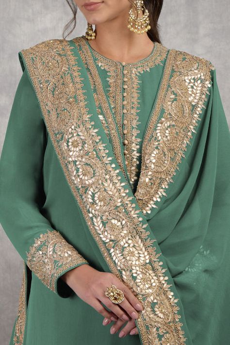 Embroidered Sharara, Pakistani Fashion Party Wear, Salwar Kamiz, Dress Design Patterns, Simple Pakistani Dresses, Designer Party Wear Dresses, Boutique Dress Designs, Party Wear Indian Dresses, Fancy Dress Design