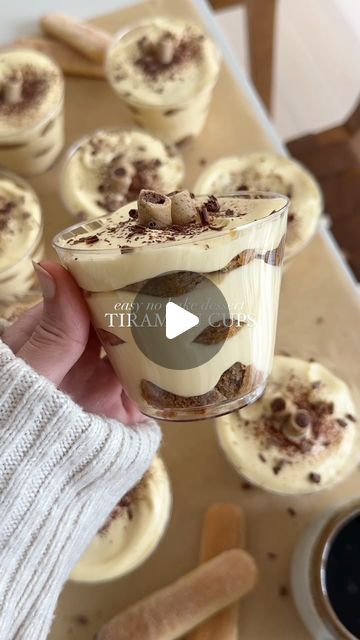 Dessert Shots Ideas, Tiramisu Individual Mini Desserts, Tiramisu Cups Individual, Mini Shooter Desserts, Desert Cups Ideas, Tiramisu In A Cup, Tiramisu Cups, Dessert Cups Recipes, Dessert Shooters