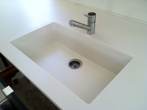 Corian Bathroom, Corian Kitchen Countertops, Corian Top, Corian Sink, Colored Sinks, Corian Countertops, Integrated Sink, Corner Sink, Plumbing Problems