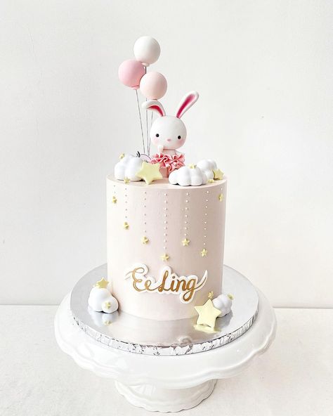 The Hare, Secret Baking Home (@thehare_sbh) posted on Instagram • Apr 22, 2021 at 3:33pm UTC Bunny Birthday Cake, Painting Cake, Baby Birthday Decorations, Cake Models, Rabbit Cake, 1st Birthday Cakes, Bunny Birthday, Balloon Cake, Bunny Cake