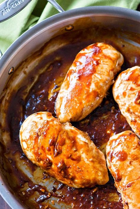 Stove Top Bbq Chicken, Stove Chicken Recipes, Bbq Sauce Chicken Breast, Pan Bbq Chicken, Spicy Bbq Chicken, Pan Grilled Chicken, Pan Cooked Chicken, Bbq Grilled Chicken Recipes, Spicy Chicken Breast