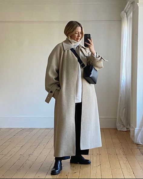 Long Beige Coat Outfit, Beige Wool Coat Outfits, Big Coat Outfit, Beige Coat Outfit Winter, Alexis Foreman Style, New York Outfits Winter Cold Weather, Midi Skirt Outfit Aesthetic, Wool Coat Outfits, Beige Coat Outfit