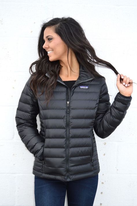 Women Vests, Patagonia Jacket, Puffy Jacket, Denim Jacket Women, Winter Coats Women, Outfits Casual, Patagonia Womens, Fall Winter Outfits, Black Jacket