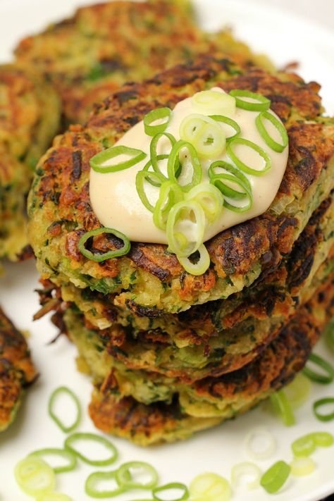 These delicious vegan zucchini fritters are crispy on the outside and moist on the inside with a perfect savory flavor. Quick and easy for a wonderful light meal. #vegan #veganrecipes #vegandinner | lovingitvegan.com Vegan Corn Fritters, Vegan Zucchini Fritters, Vegan Zucchini Recipes, Zucchini Fritters Recipe, Vegan Zucchini, Sprinkle Salt, Easy Zucchini, Garlic Cheese, Zucchini Fritters