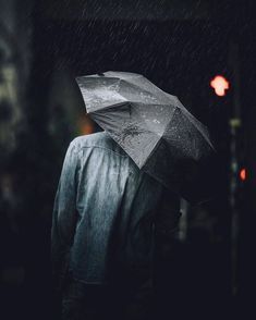 Rainy Day Photography, Umbrella Photography, Blur Photography, Rain Photo, Cool Pictures For Wallpaper, Portrait Photography Men, Moody Photography, Alone Photography, Emotional Photography