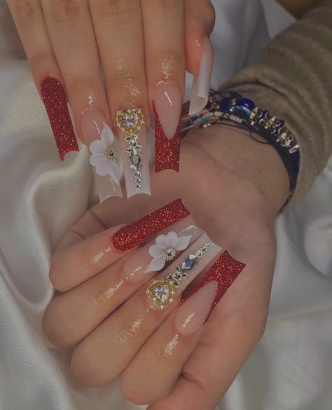 Red Nail Sets Acrylic, Cute Red Nail Ideas For Acrylics, Burgundy Nails Quinceanera, Red And Gold Acrylic Nails For Quince, Red And Gold Nails Acrylic Coffin Quince, Red Quince Nails Medium, Red And Gold Xv Nails, Sweet 16 Nails Acrylic Red, Charro Nails Designs Red