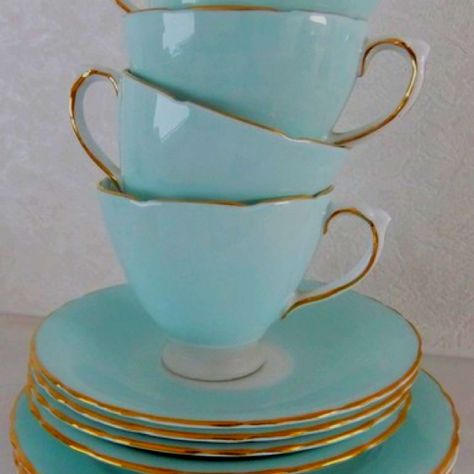 tiffany blue china and tea cups Zyla Colors, Design Ložnic, Bone China Tea Set, Tea Cups And Saucers, Keramik Design, Bleu Pastel, China Tea Sets, White China, My Cup Of Tea