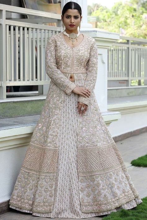 Gorgeous embroidered jacket style lehenga for reception.   #bridallehenga #receptionlehenga #weddingwear #weddingoutfit #bridaloutfit #bridalwear #brides2019 #simplelehenga #elegantlehenga #shaadisaga Chickenkari Lehenga, Sabyasachi Outfits, Jacket Style Lehenga, Lehenga Ideas, Jacket Lehenga, Pakistani Lehenga, Gown With Jacket, Lehenga Gown, Desi Wear